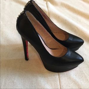 Betsy Johnson Corinn platform pumps size. 8.5